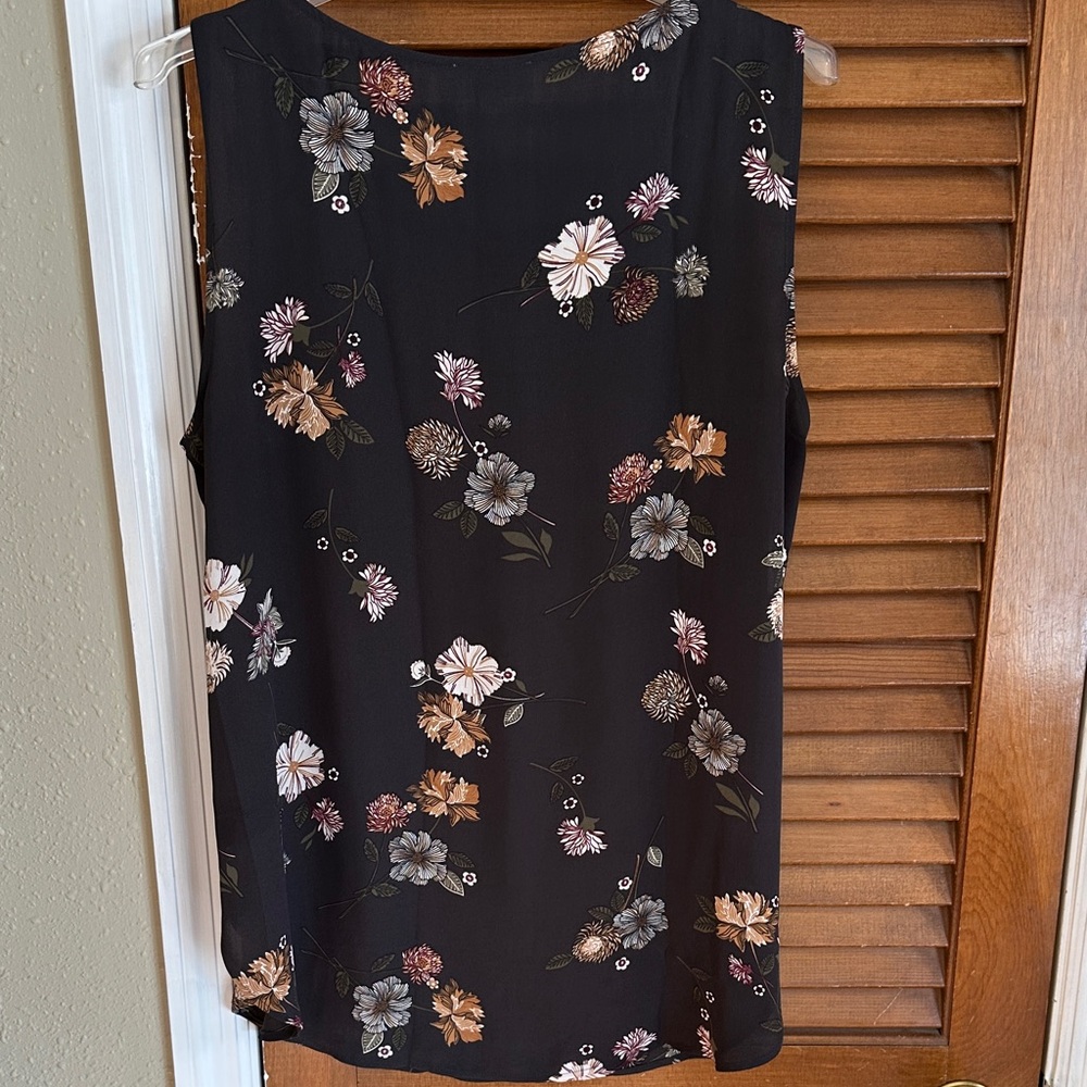 LOFT Black Floral Sleeveless Blouse - Picture 5 of 6